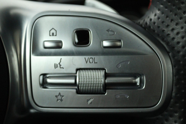 Mercedes-Benz A-Klasse 250 e Premium Plus (PANORAMADAK, STOELVERWARMING, ELEKTR STOELEN, CAMERA, SFEERVERLICHTING, SENSOREN)