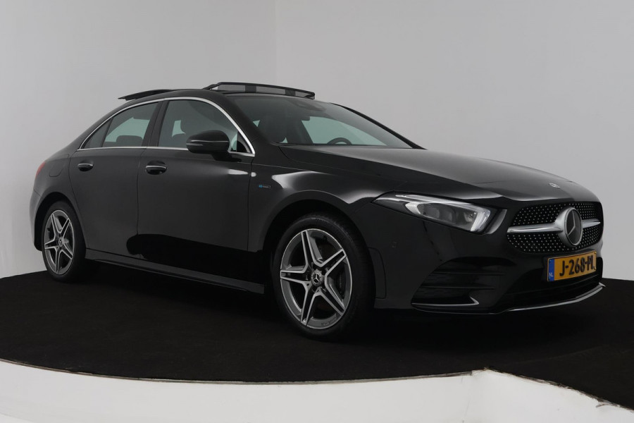 Mercedes-Benz A-Klasse 250 e Premium Plus (PANORAMADAK, STOELVERWARMING, ELEKTR STOELEN, CAMERA, SFEERVERLICHTING, SENSOREN)