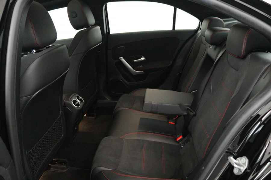 Mercedes-Benz A-Klasse 250 e Premium Plus (PANORAMADAK, STOELVERWARMING, ELEKTR STOELEN, CAMERA, SFEERVERLICHTING, SENSOREN)
