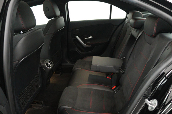 Mercedes-Benz A-Klasse 250 e Premium Plus (PANORAMADAK, STOELVERWARMING, ELEKTR STOELEN, CAMERA, SFEERVERLICHTING, SENSOREN)