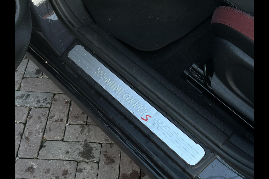 MINI Clubman 2.0 Cooper S Chili Serious Business JCW Panoramadak Harman/Kardon Keyless Cruise Stoelverw. John Cooper Works 18''LM