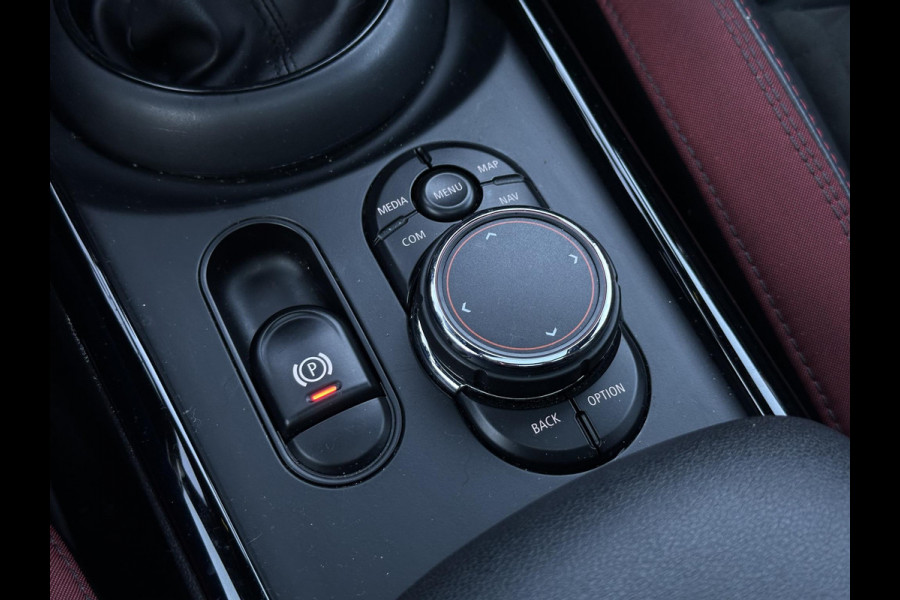 MINI Clubman 2.0 Cooper S Chili Serious Business JCW Panoramadak Harman/Kardon Keyless Cruise Stoelverw. John Cooper Works 18''LM