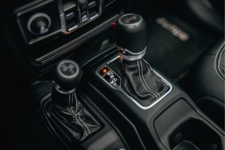 Jeep Wrangler Unlimited 4xe 380 Rubicon Dikke Custom Made Jeep Wrangler, Cabrio top elektrische bedienbaar.