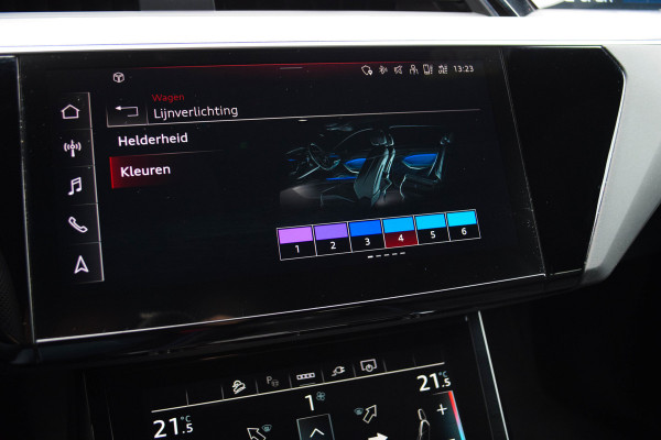 Audi Q8 e-tron 55 Quattro / 2x S-line/ Luchtvering/ Standkachel/ Top View/ Trekhaak/ Panoramadak/ 300kW (408PK)