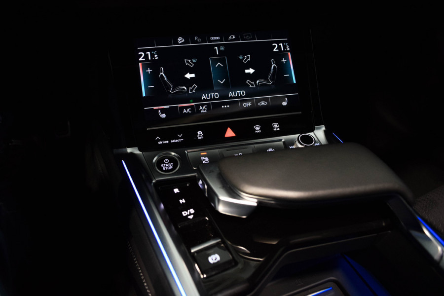 Audi Q8 e-tron 55 Quattro / 2x S-line/ Luchtvering/ Standkachel/ Top View/ Trekhaak/ Panoramadak/ 300kW (408PK)