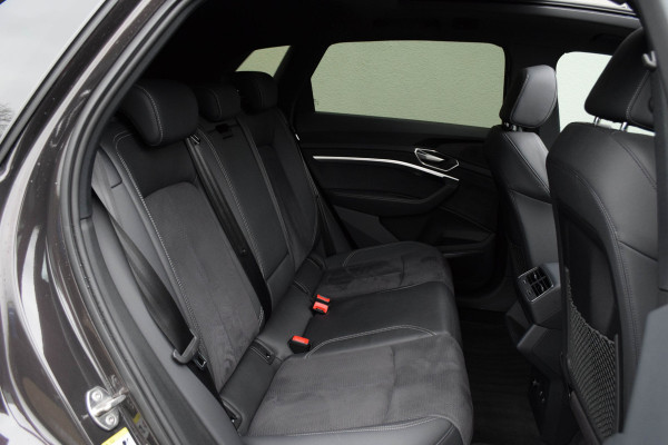 Audi Q8 e-tron 55 Quattro / 2x S-line/ Luchtvering/ Standkachel/ Top View/ Trekhaak/ Panoramadak/ 300kW (408PK)