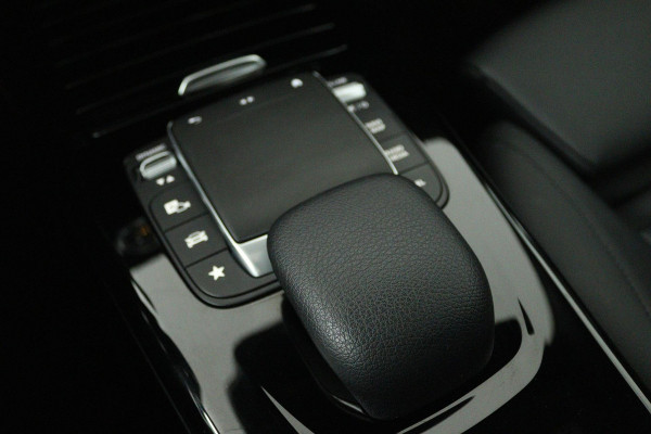 Mercedes-Benz CLA-Klasse Shooting Brake 200 Business Solution Luxury (PANORAMADAK, STOELVERWARMING, ELEKTR STOELEN, SFEER)