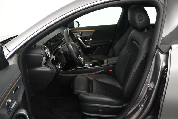 Mercedes-Benz CLA-Klasse Shooting Brake 200 Business Solution Luxury (PANORAMADAK, STOELVERWARMING, ELEKTR STOELEN, SFEER)