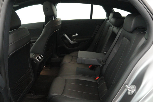 Mercedes-Benz CLA-Klasse Shooting Brake 200 Business Solution Luxury (PANORAMADAK, STOELVERWARMING, ELEKTR STOELEN, SFEER)