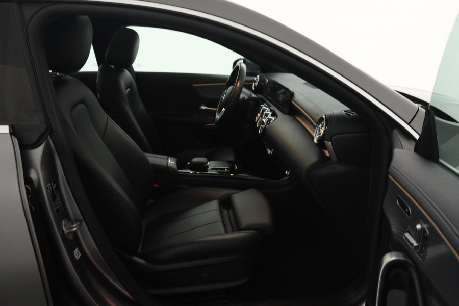 Mercedes-Benz CLA-Klasse Shooting Brake 200 Business Solution Luxury (PANORAMADAK, STOELVERWARMING, ELEKTR STOELEN, SFEER)