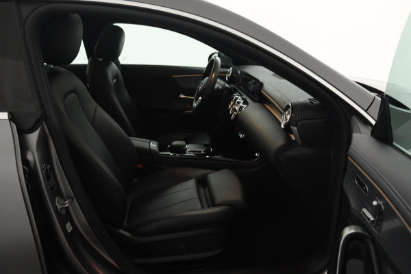 Mercedes-Benz CLA-Klasse Shooting Brake 200 Business Solution Luxury (PANORAMADAK, STOELVERWARMING, ELEKTR STOELEN, SFEER)