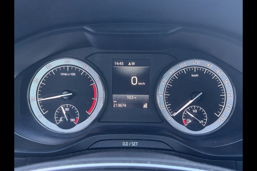 Škoda Karoq 1.5 TSI ACT Business | Stuurverwarming | Apple Carplay | Parkeer Sensoren | Cruise