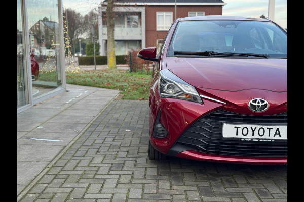 Toyota Yaris 1.5 VVT-i 111pk Active | Trekhaak, Rood parelmoer, Parkeercamera, Cruise control, Climate control