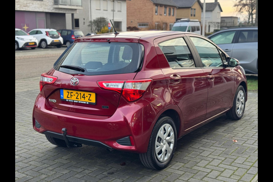 Toyota Yaris 1.5 VVT-i 111pk Active | Trekhaak, Rood parelmoer, Parkeercamera, Cruise control, Climate control