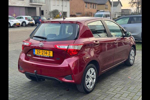 Toyota Yaris 1.5 VVT-i 111pk Active | Trekhaak, Rood parelmoer, Parkeercamera, Cruise control, Climate control