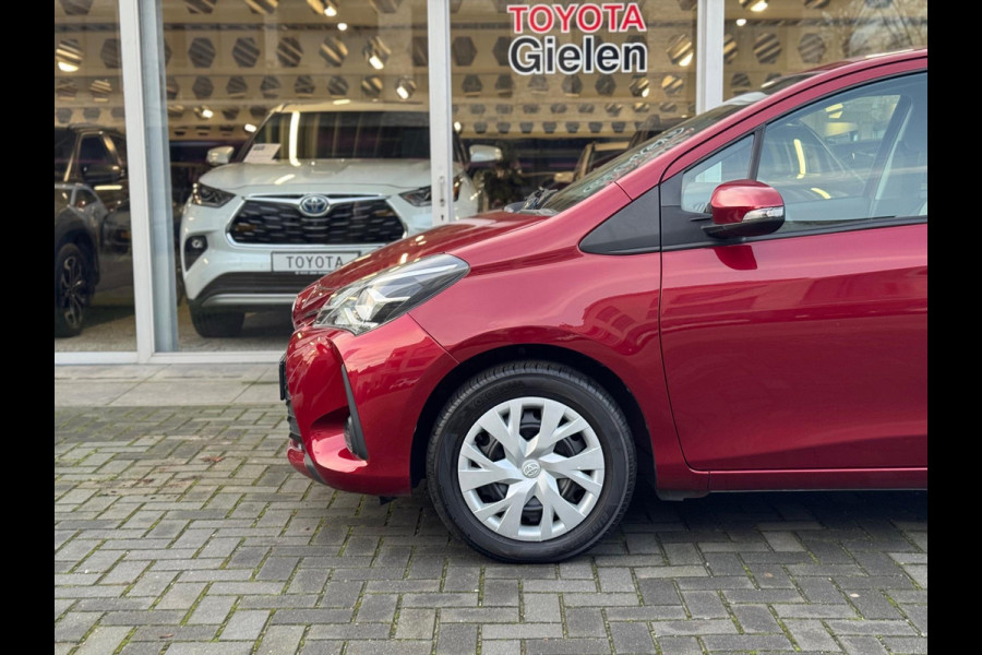 Toyota Yaris 1.5 VVT-i 111pk Active | Trekhaak, Rood parelmoer, Parkeercamera, Cruise control, Climate control