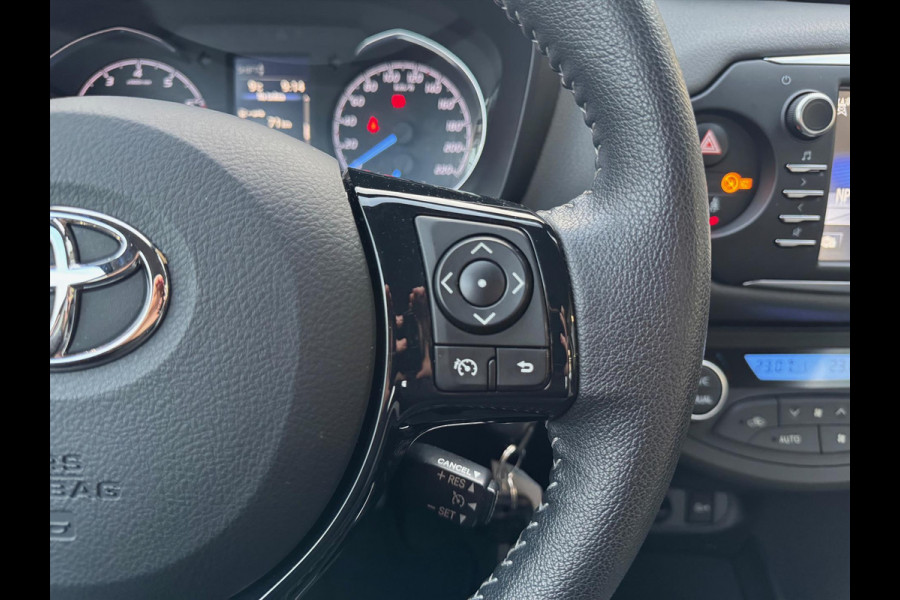 Toyota Yaris 1.5 VVT-i 111pk Active | Trekhaak, Rood parelmoer, Parkeercamera, Cruise control, Climate control