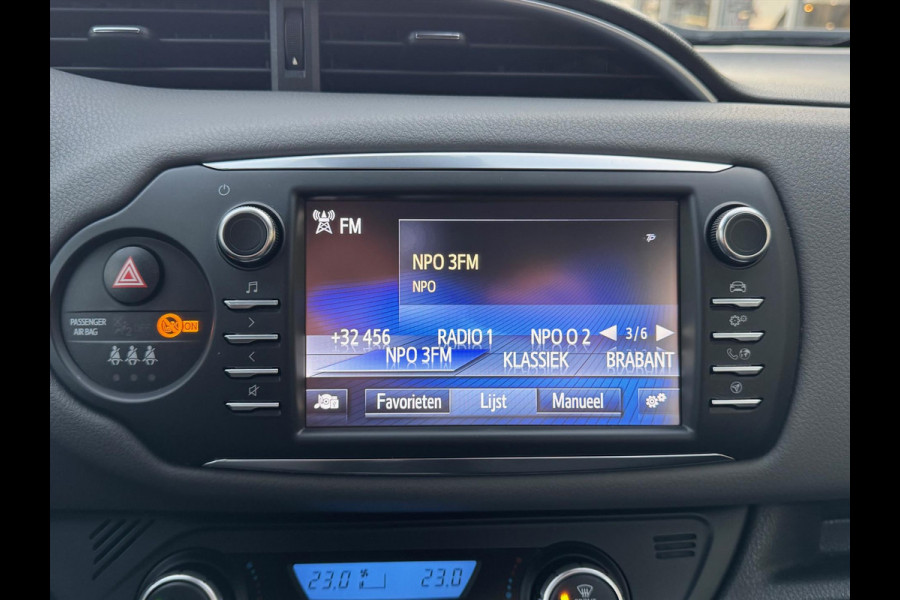 Toyota Yaris 1.5 VVT-i 111pk Active | Trekhaak, Rood parelmoer, Parkeercamera, Cruise control, Climate control