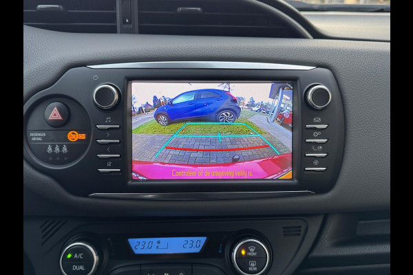 Toyota Yaris 1.5 VVT-i 111pk Active | Trekhaak, Rood parelmoer, Parkeercamera, Cruise control, Climate control