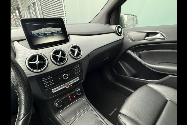 Mercedes-Benz B-Klasse BWJ 2018 | 200 Ambition 157PK AUTOMAAT | TREKHAAK | LEER | 2X PANO DAK | PDC 2X | NAVI | CLIMA | STOELVERW | CRUISE