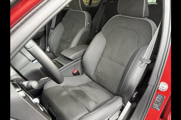 Volvo C40 Recharge Plus 69 kWh | Panoramadak | Adaptive cruise control | Stoel- & Stuurverwarming | Camera