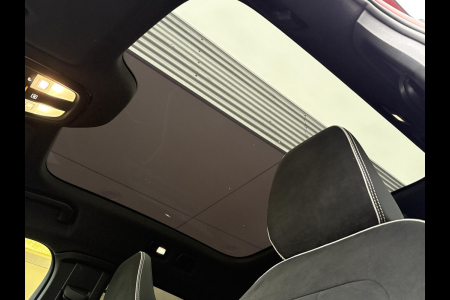 Volvo C40 Recharge Plus 69 kWh | Panoramadak | Adaptive cruise control | Stoel- & Stuurverwarming | Camera