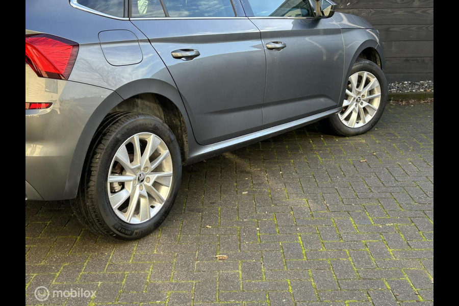 Škoda Kamiq 1.0 TSI Ambition DSG AUTOMAAT / FM nav / Carplay / 17" / Clima