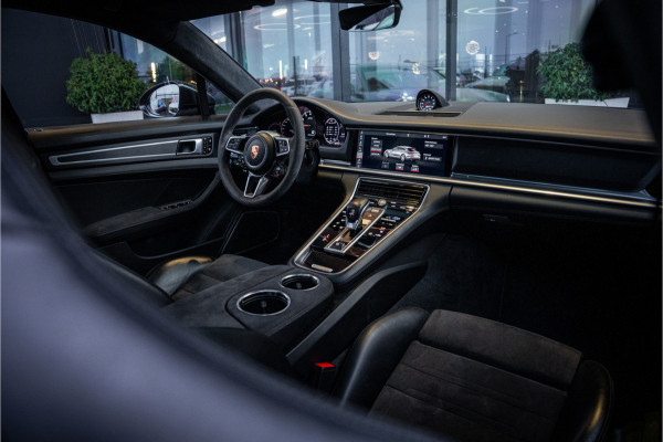 Porsche Panamera Sport Turismo 4.0 GTS Sport Chrono l Panorama l Memory l Luchtvering