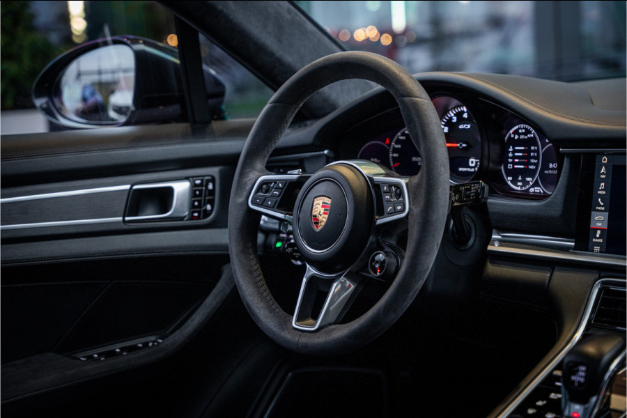 Porsche Panamera Sport Turismo 4.0 GTS Sport Chrono l Panorama l Memory l Luchtvering