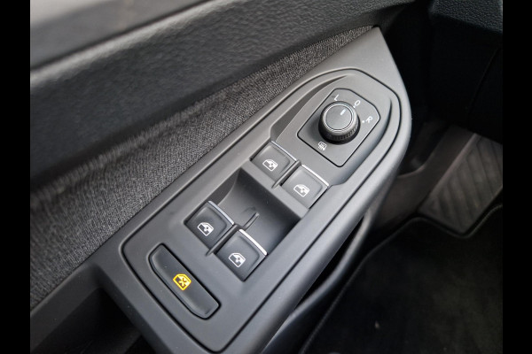 Volkswagen GOLF Variant 1.5 eTSI Life Business | Camera | Stoel/Stuurverwarming | ACC | LED | PDC | DAB | 18 inch