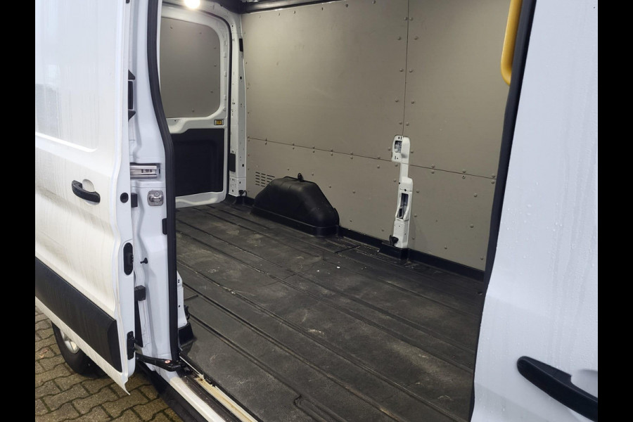 Ford Transit 350 2.0 TDCI L3H2 Trend 130pk | Navigatie Pack | Safety en Comfort Pack | Trekhaak