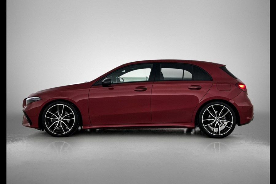 Mercedes-Benz A-Klasse 180 Star Edition AMG Line | Nightpakket | Dodehoekassistent | Smartphone integratie | KEYLESS GO | 19 inch AMG velgen | Sfeerverlichting | Verwarmde stoelen vooraan | Panoramaschuifdak |