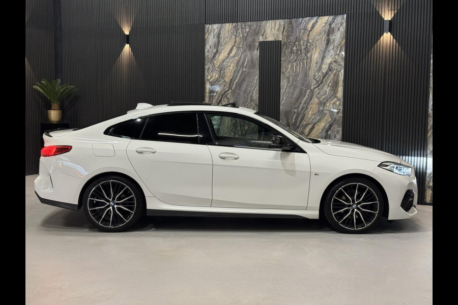 BMW 2 Serie Gran Coupé 218i M Sport|PANO|SFEER|KEYLESS|BOMVOL