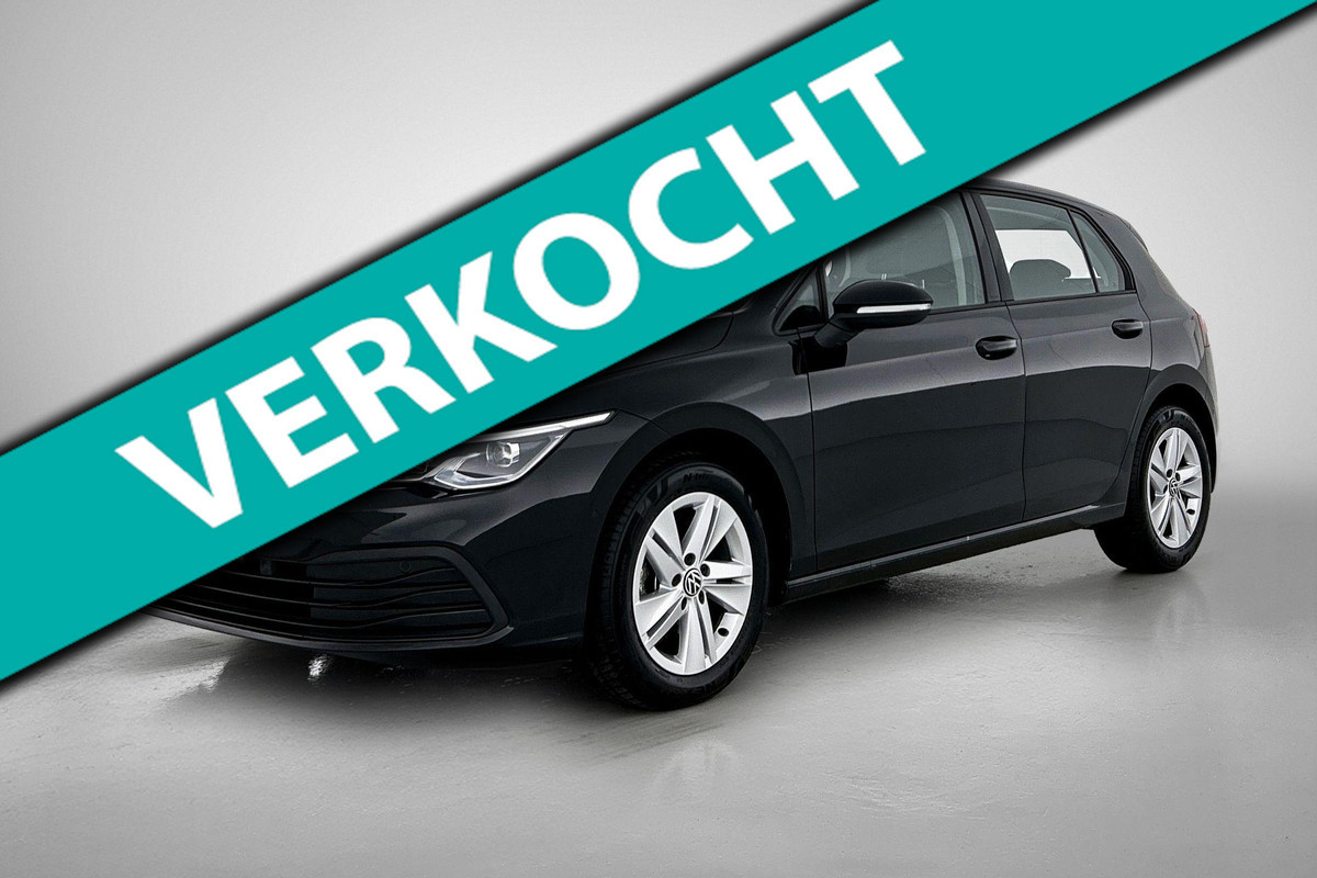 Volkswagen Golf 1.0 eTSI Comfortline Automaat (SFEERVERLICHTING, DIGITALE COCKPIT, CAMERA, CARPLAY, MASSAGE STOELEN, 1e EIGENAAR)