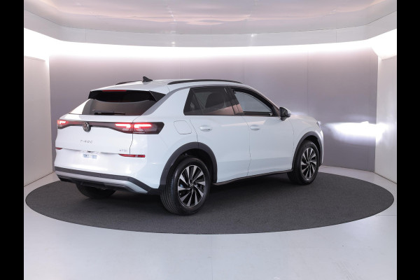 Volkswagen T-Roc Life First Edition 1.5 eTSI 85 kW / 116 PK SUV 7 v