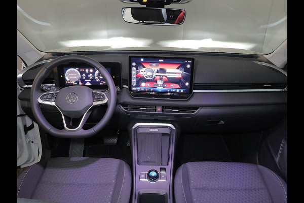 Volkswagen T-Roc Life First Edition 1.5 eTSI 85 kW / 116 PK SUV 7 v