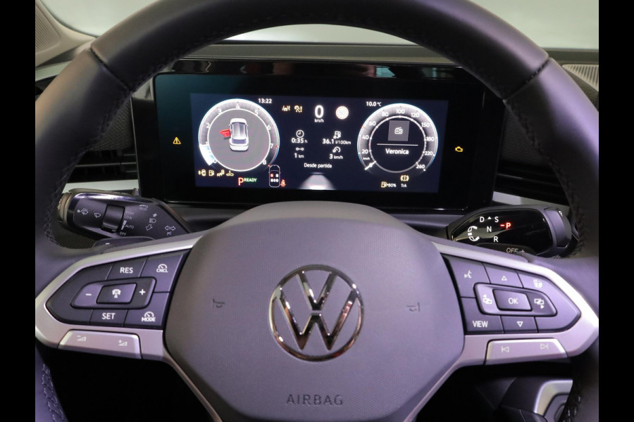 Volkswagen T-Roc Life First Edition 1.5 eTSI 85 kW / 116 PK SUV 7 v