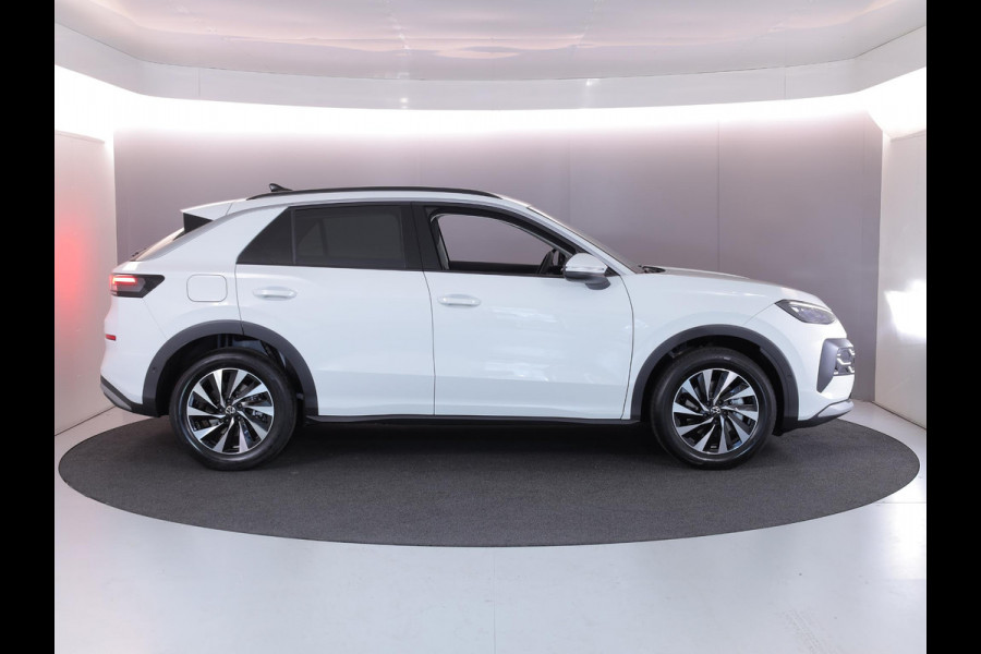 Volkswagen T-Roc Life First Edition 1.5 eTSI 85 kW / 116 PK SUV 7 v