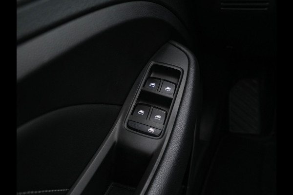 MG ZS EV Luxury 45 kWh { SOH-90%} (INCL-BTW) *PANO | LEATHER | CCS-FASTLOADER | KEYLESS | NAVI-FULLMAP | ADAPTIVE-CRUISE | CAMERA | CARPLAY | DAB | LANE-ASSIST | SPORT-SEATS | 17"ALU*