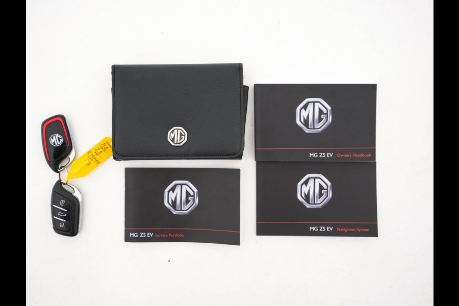 MG ZS EV Luxury 45 kWh { SOH-90%} (INCL-BTW) *PANO | LEATHER | CCS-FASTLOADER | KEYLESS | NAVI-FULLMAP | ADAPTIVE-CRUISE | CAMERA | CARPLAY | DAB | LANE-ASSIST | SPORT-SEATS | 17"ALU*
