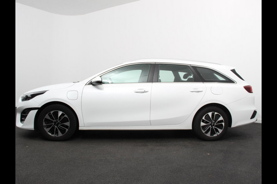Kia Ceed Sportswagon 1.6 GDI PHEV DynamicLine Climate control | Adaptieve cruise control | Stuur verwarming | Stoel verwarming | Parkeersensoren | Achteruitrijcamera | Apple Carplay/ Android Auto