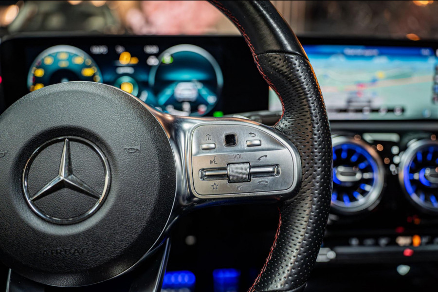 Mercedes-Benz CLA-Klasse 200 AMGLINE|PANO|AUT|SFEER