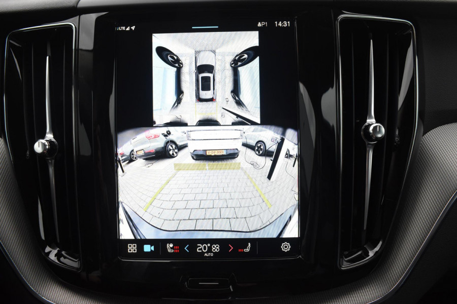 Volvo XC60 T6 350PK Automaat Plug-in Hybrid AWD Plus Dark / Navigatie / 360 Camera / Adaptieve Cruise Control / Stuur & Stoelverwarming / Elektr. Achterklep / Schuifdak / Trekhaak