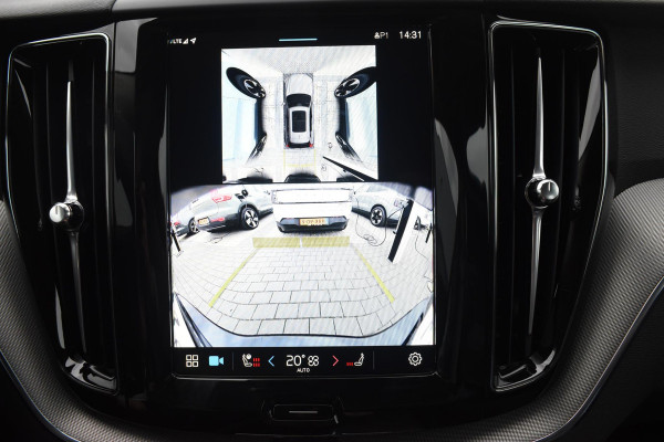 Volvo XC60 T6 350PK Automaat Plug-in Hybrid AWD Plus Dark / Navigatie / 360 Camera / Adaptieve Cruise Control / Stuur & Stoelverwarming / Elektr. Achterklep / Schuifdak / Trekhaak