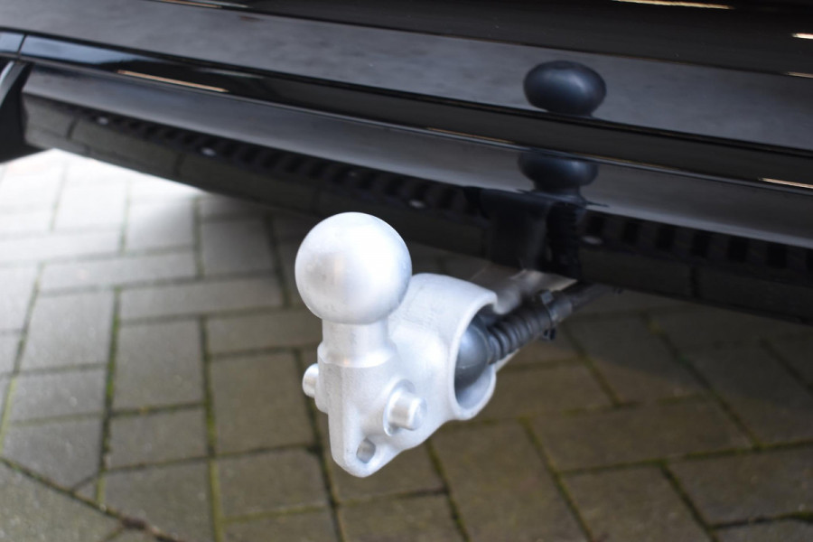 Volvo XC60 T6 350PK Automaat Plug-in Hybrid AWD Plus Dark / Navigatie / 360 Camera / Adaptieve Cruise Control / Stuur & Stoelverwarming / Elektr. Achterklep / Schuifdak / Trekhaak