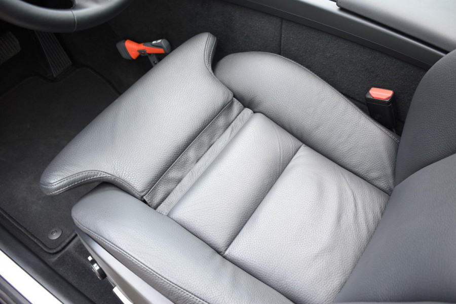 Volvo XC60 T6 350PK Automaat Plug-in Hybrid AWD Plus Dark / Navigatie / 360 Camera / Adaptieve Cruise Control / Stuur & Stoelverwarming / Elektr. Achterklep / Schuifdak / Trekhaak