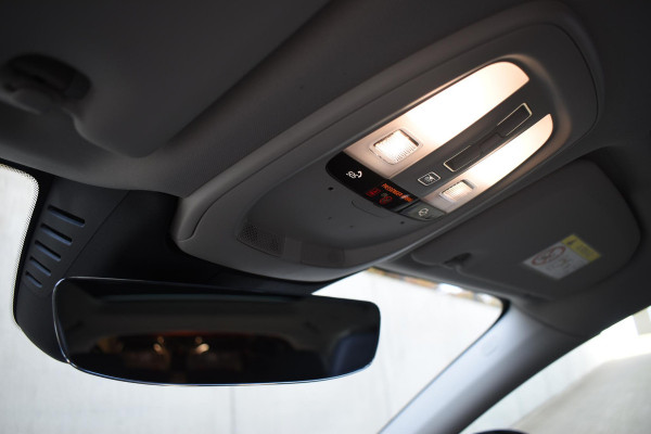 Volvo XC60 T6 350PK Automaat Plug-in Hybrid AWD Plus Dark / Navigatie / 360 Camera / Adaptieve Cruise Control / Stuur & Stoelverwarming / Elektr. Achterklep / Schuifdak / Trekhaak