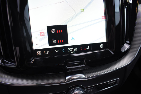 Volvo XC60 T6 350PK Automaat Plug-in Hybrid AWD Plus Dark / Navigatie / 360 Camera / Adaptieve Cruise Control / Stuur & Stoelverwarming / Elektr. Achterklep / Schuifdak / Trekhaak