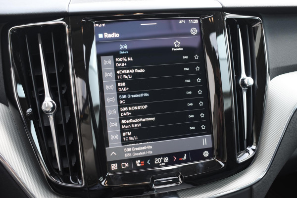 Volvo XC60 T6 350PK Automaat Plug-in Hybrid AWD Plus Dark / Navigatie / 360 Camera / Adaptieve Cruise Control / Stuur & Stoelverwarming / Elektr. Achterklep / Schuifdak / Trekhaak