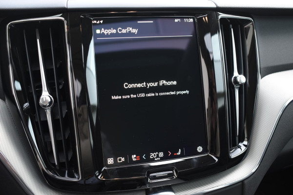 Volvo XC60 T6 350PK Automaat Plug-in Hybrid AWD Plus Dark / Navigatie / 360 Camera / Adaptieve Cruise Control / Stuur & Stoelverwarming / Elektr. Achterklep / Schuifdak / Trekhaak